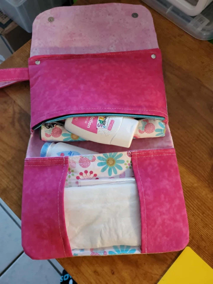 Clutch feita à mão em movimento para fraldas, lenços umedecidos e muito mais - Imagem 4 de 4