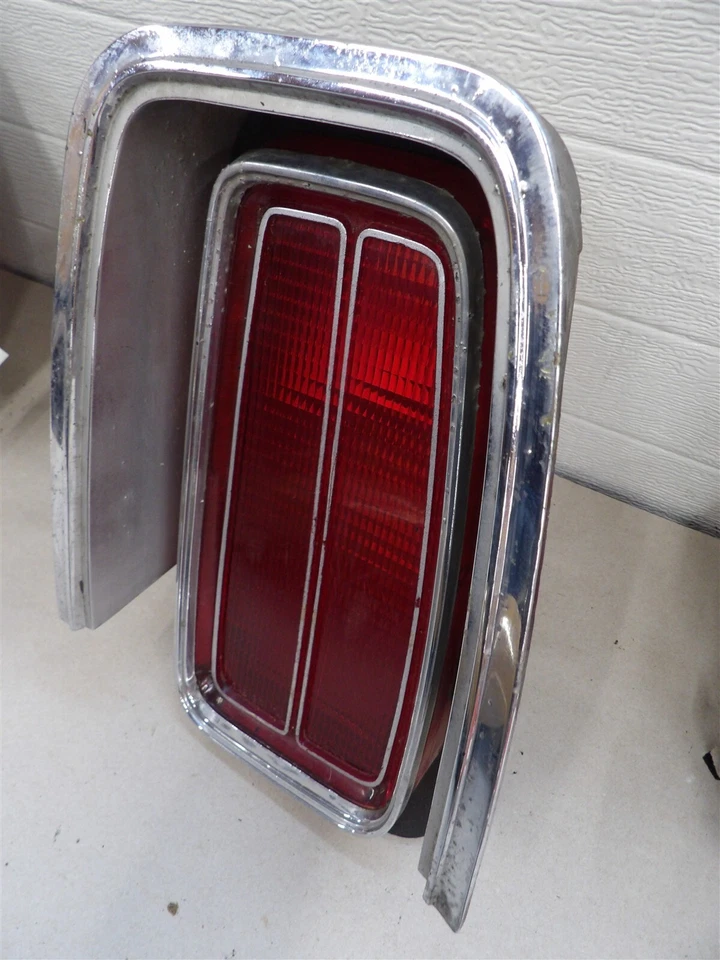RH PASSENGER SIDE RIGHT TAILLIGHT LAMP ASSEMBLY CHRYSLER 1974-1976 Newport OEM - Image 3 of 4