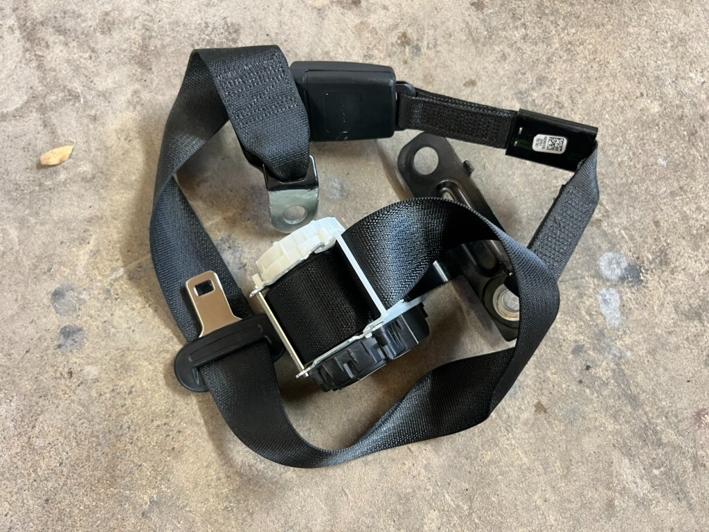 2019-2022 DODGE RAM 1500 REAR MIDDLE SEAT BELT RETRACTOR BLACK