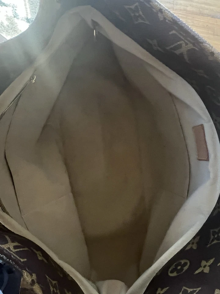 BOLSO DE MANO ARTÍSTICO Louis Vuitton MM Foto 2 de 4