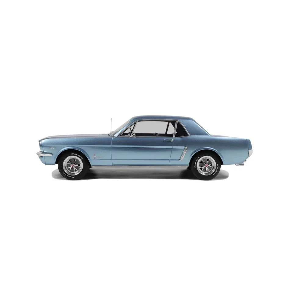 Ford Mustang V8 Hardtop 1965 Argento Blu Metallizzato Modellino 1:12 Ottomobile - Immagine 2 di 4