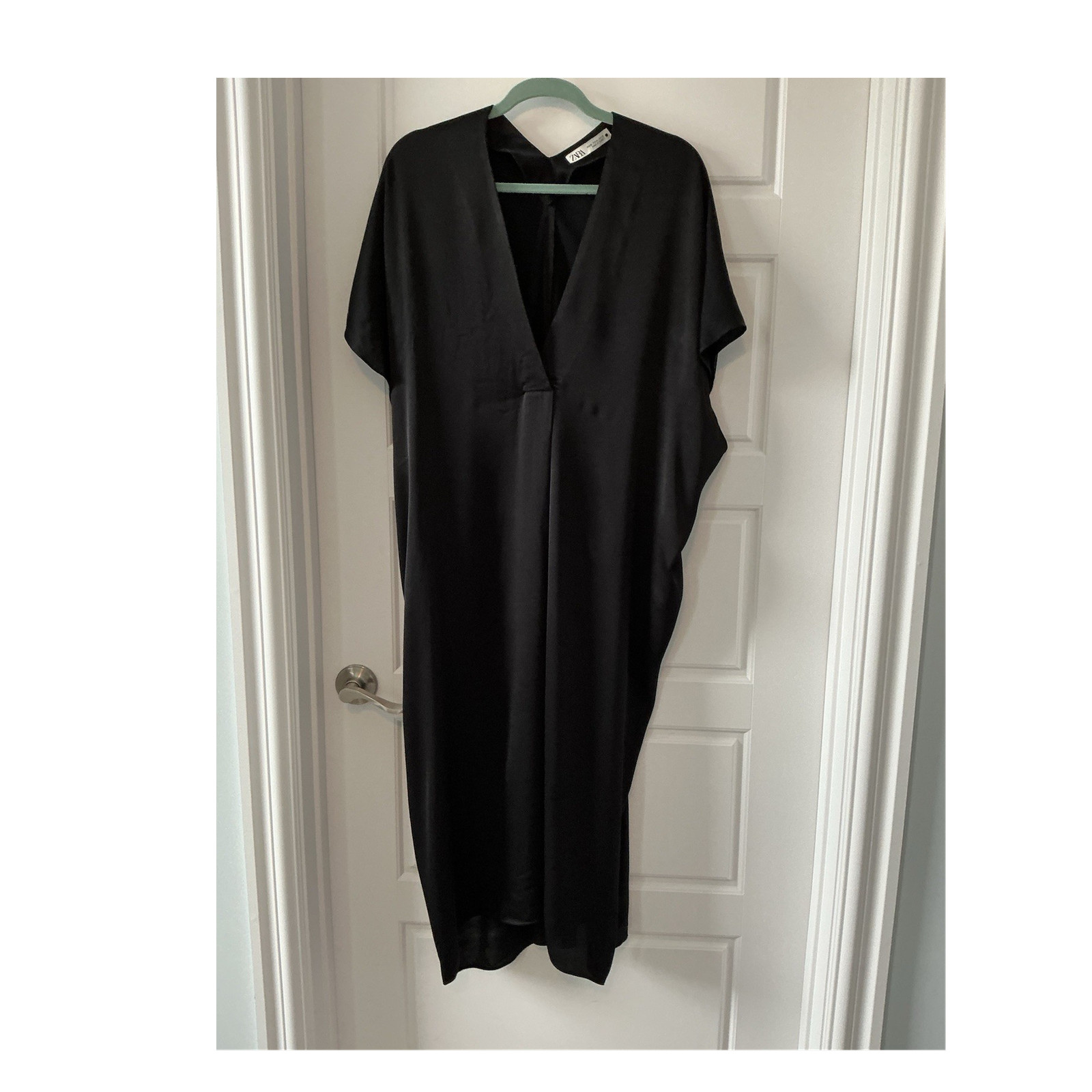 Zara Black Solid V-Neck Caftan Short Sleeve Pullover With Pockets Size M