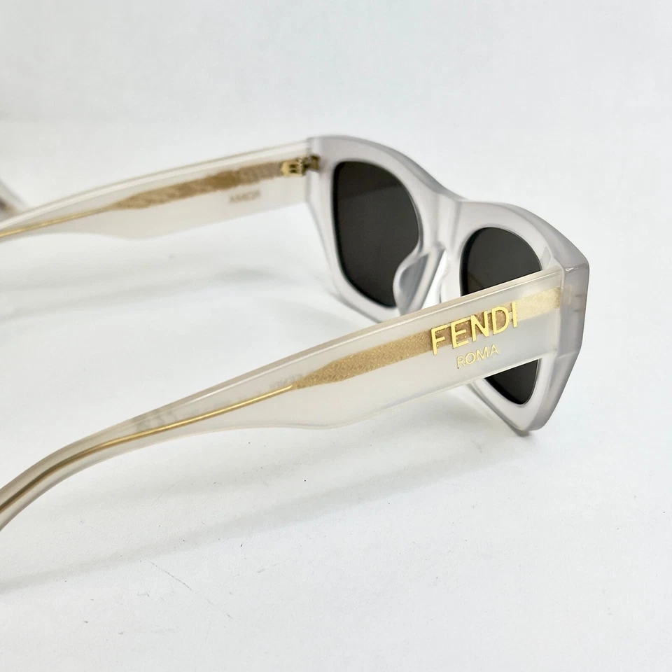 Auténticas gafas de sol Fendi Roma 40100 blancas gris perla con logotipo de moda FE40100I Foto 3 de 4