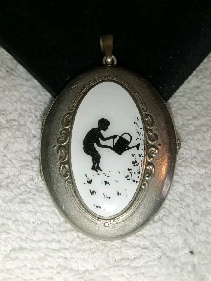 Älteres Medaillon mit Emaille Scherenschnitt (M) - Bild 2 von 4