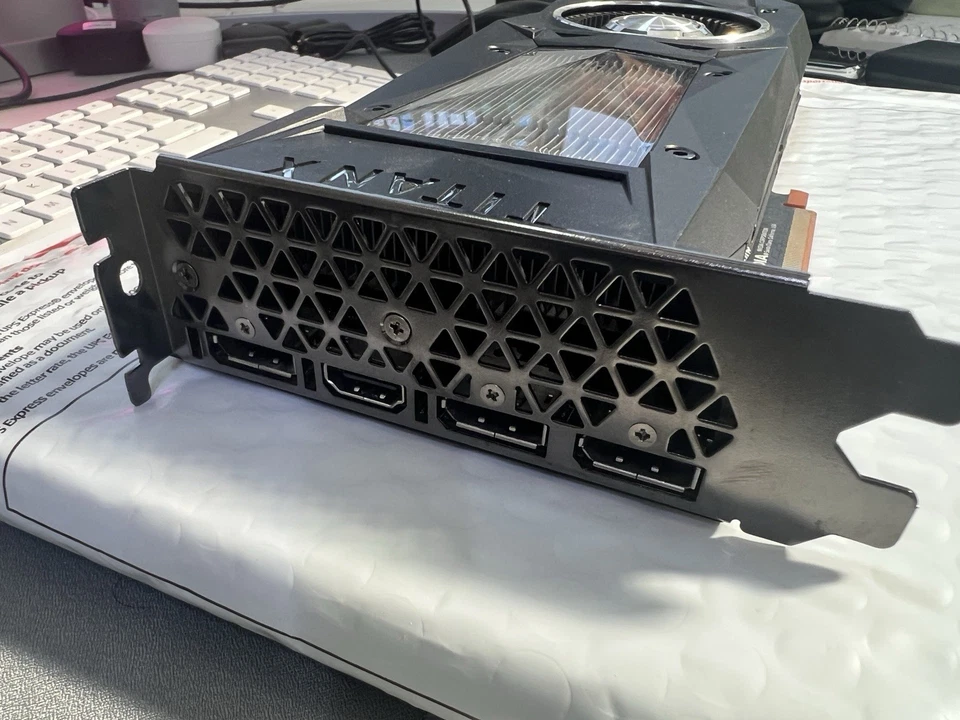 NVIDIA GeForce GTX Titan Xp 12GB GDDR5X Graphics card - Image 3 of 4