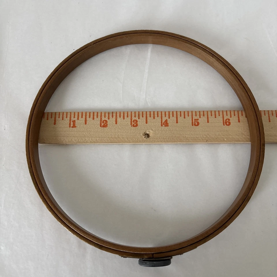 Vintage Queen Embroidery Hoop 7" Wood Wooden Felt Lined Tension Wheel EUC - Image 4 of 4