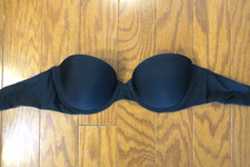 32A    VICTORIA'S SECRET SEAMLESS VINTAGE    BRA PUSH UP STRAPLESS    BLACK WIRE