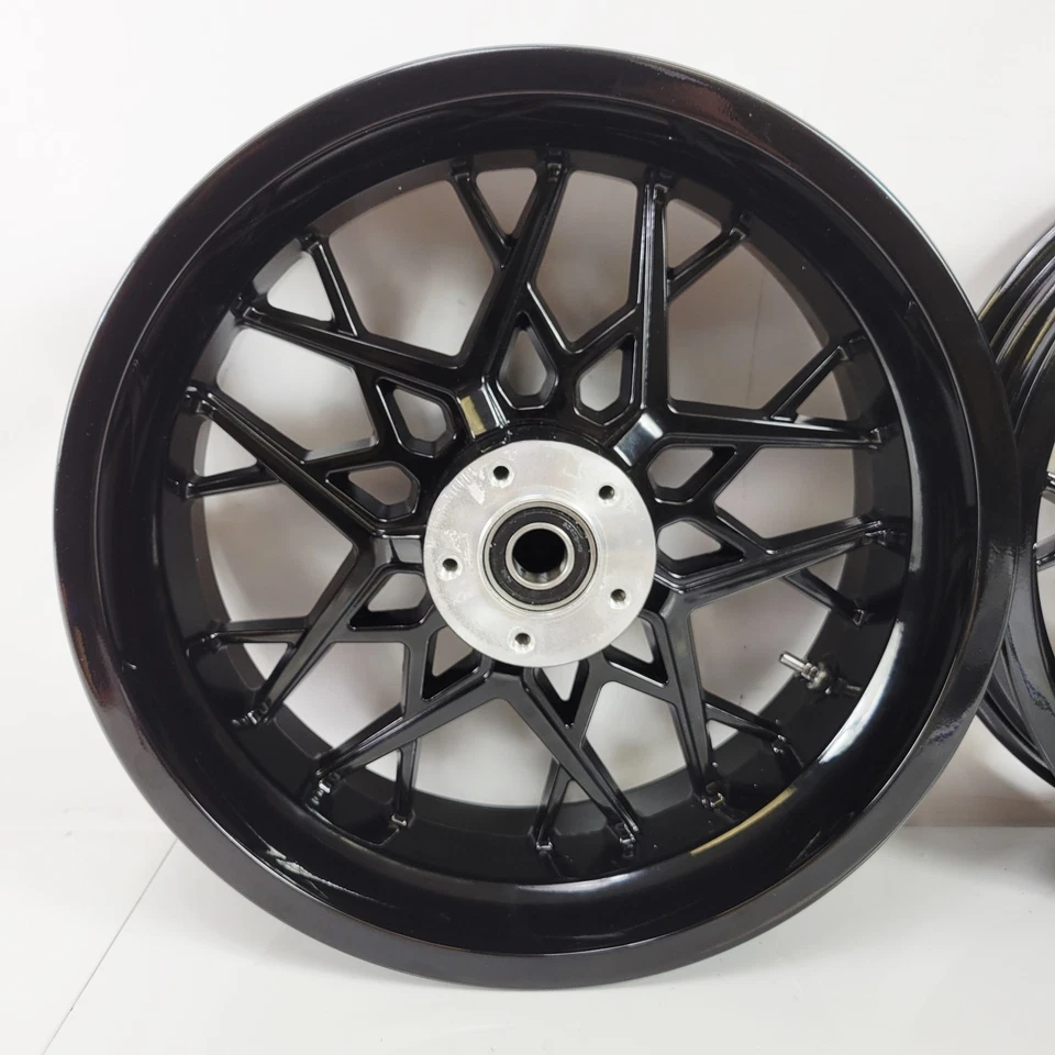 Juego de ruedas delanteras y traseras Prodigy 16 pulgadas negro brillante Harley Davidson Dyna 2006-2017 Foto 2 de 4