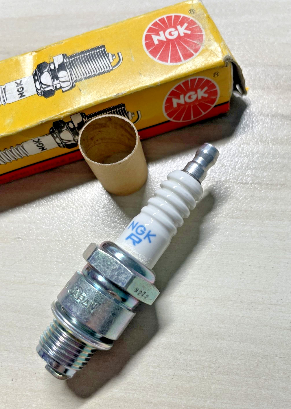 Spark Plug NGK BR8HS / 4035