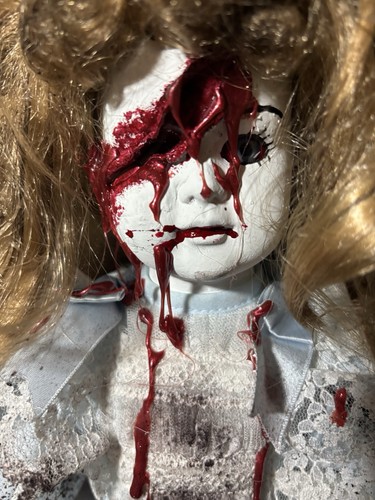 Bambola inquietante, bambola spaventosa, bambola di Halloween, bambola infestata, Mindy senza occhio - Foto 2 di 4