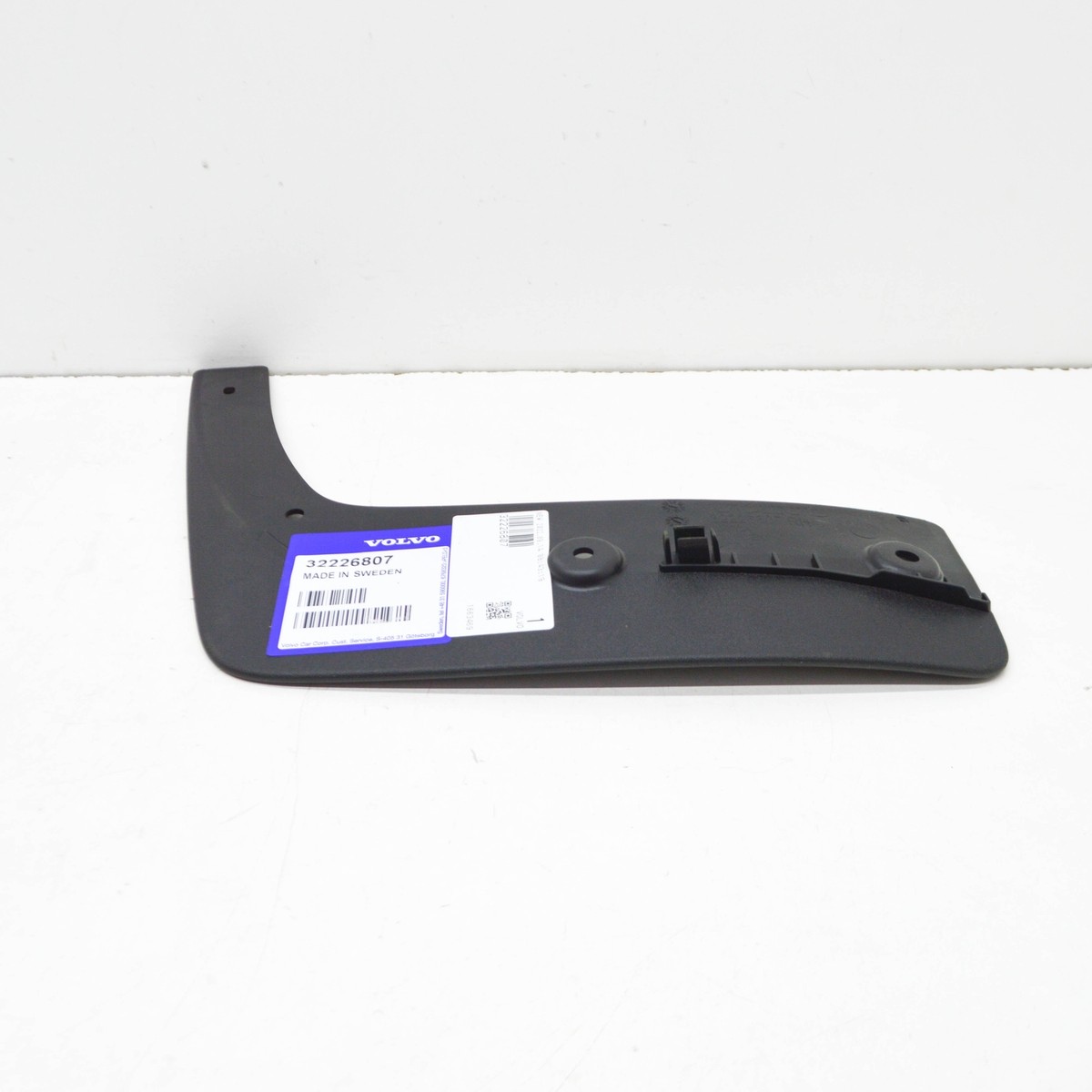 VOLVO XC40 536 Front Right Mudguard 32226807 NEW GENUINE