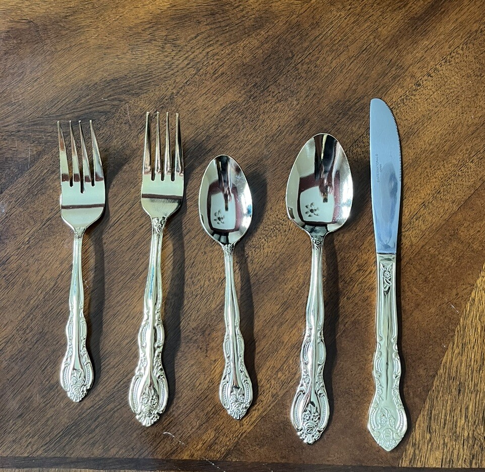 International Silver Company カトラリーセット International Silver Company 71 Piece 24K Goldplated Flatware Set