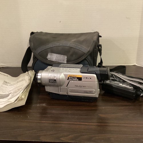 Sony CCDTRV118 NTSC Handy Am Vision Video Hi8 Camcorder w/ Camera Bag