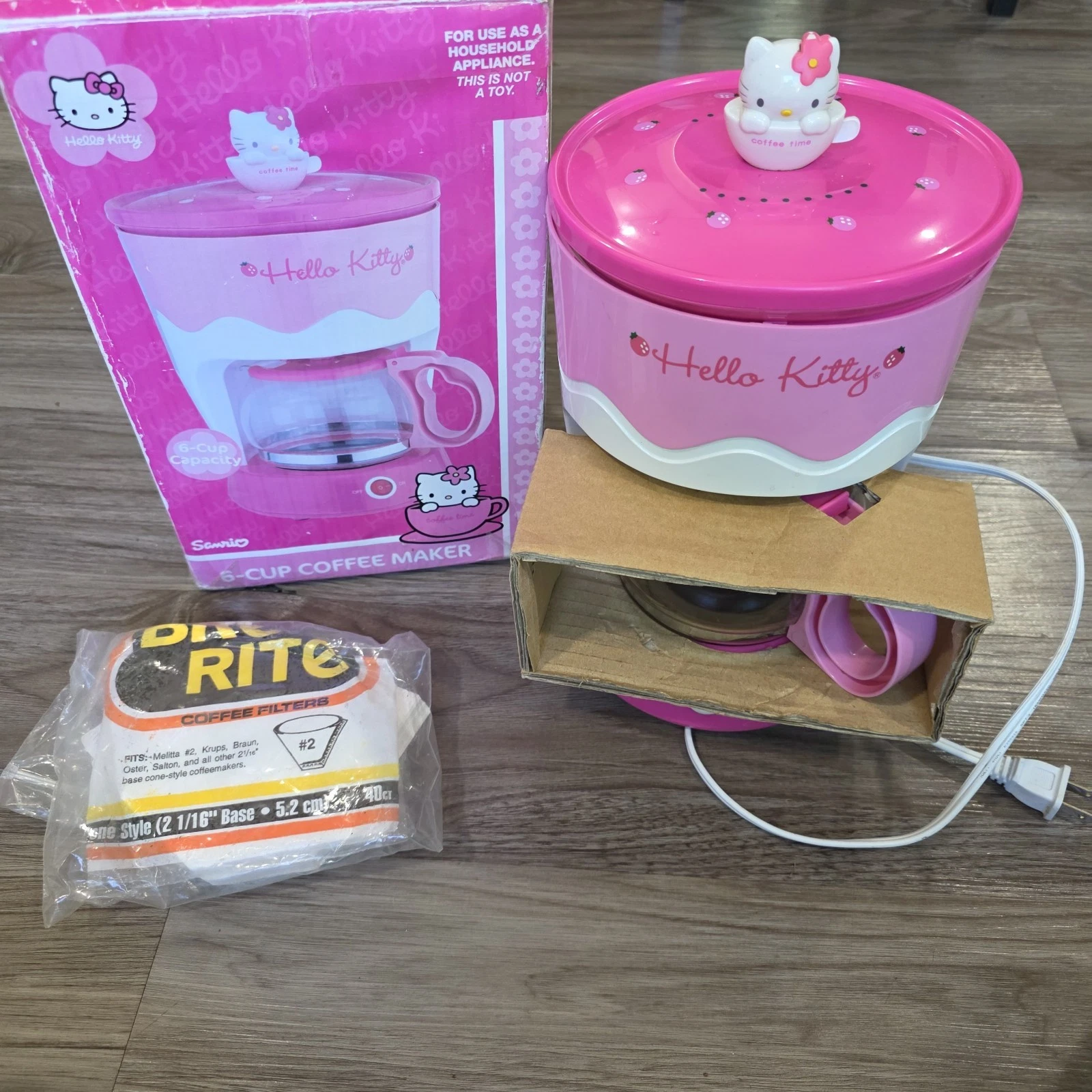 Sanrio Hello Kitty 6-Cup Coffee Maker Pink/White KT5255 Rare 2006