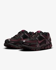 NEW Nike Zoom Vomero 5 Women's Size 7.5 Black/Dark Team Red IB8929-002 Fast Ship