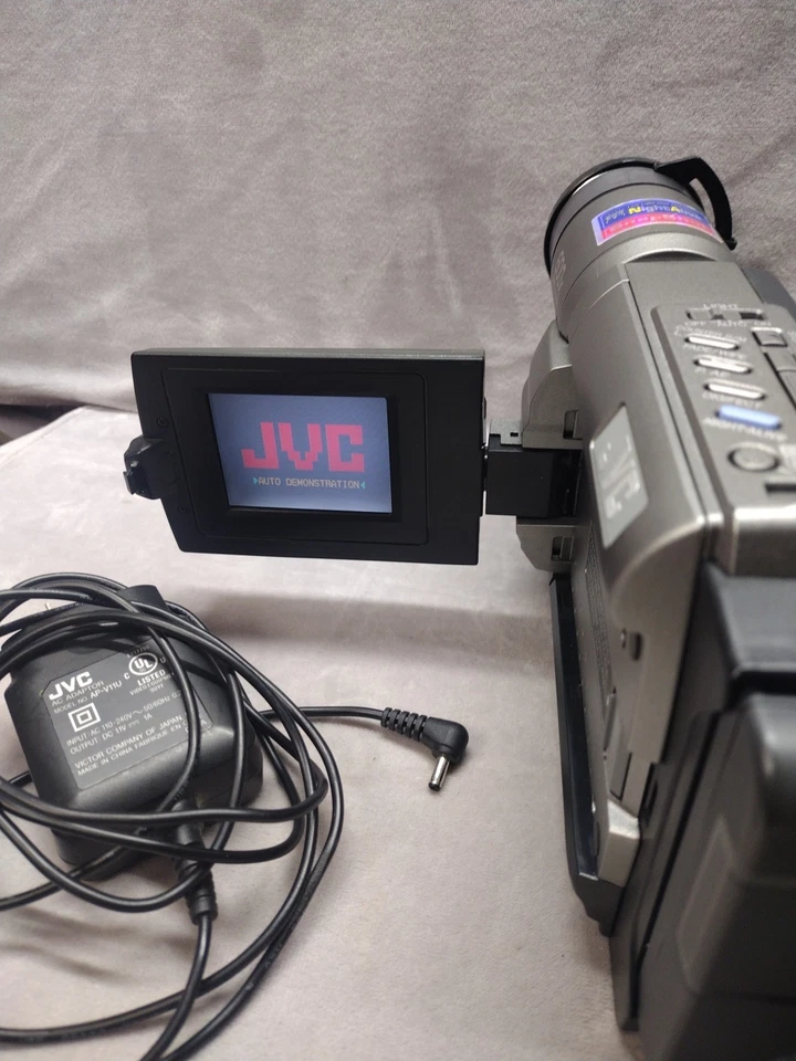 JVC GR-SXM340U Compact VHS Camcorder w/ Battery & AC Adapter Works  - Image 3 of 4