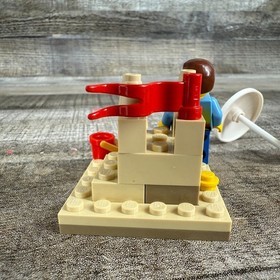 LEGO Summer Scene Set Minifigure And Sandcastle 40054 Incomplete