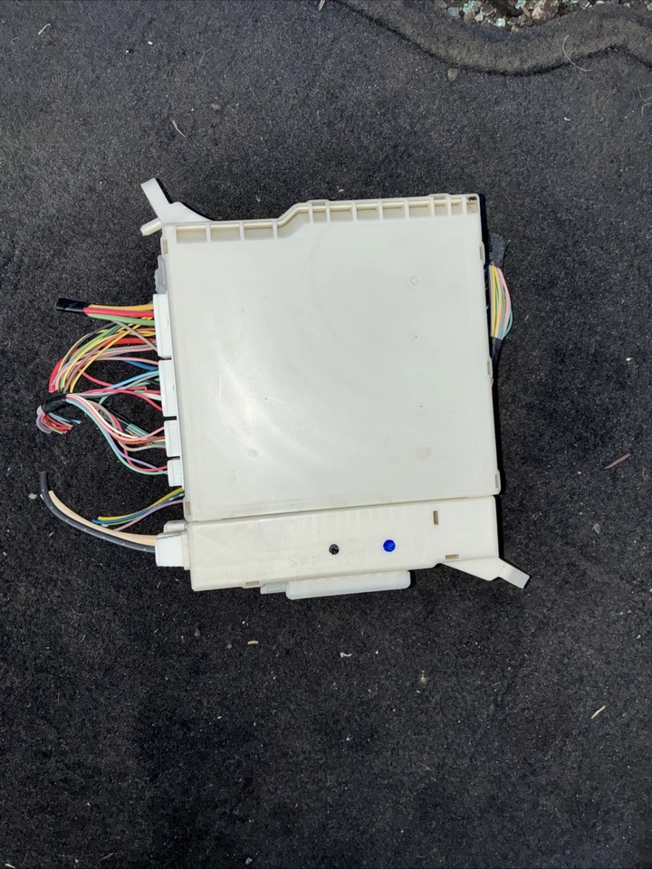 Lexus IS250 IS350 2006-2013 lado del conductor relé LH caja de fusibles OEM 82730-53050 Foto 4 de 4