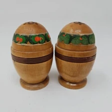 Vintage Primative Wood Barrel Salt And Pepper Shakers Christmas Colors