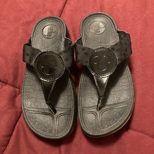 Fitflop Black Dot Disney Mickey sandals US 6.5 Thong Sandal Micro Wobbleboard