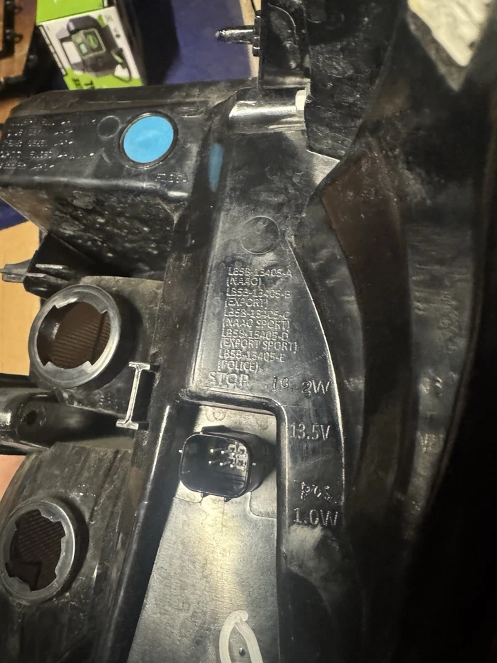 Luz trasera izquierda halógena Ford Explorer 2020-2024 con anillo LED Plug And Play Foto 4 de 4