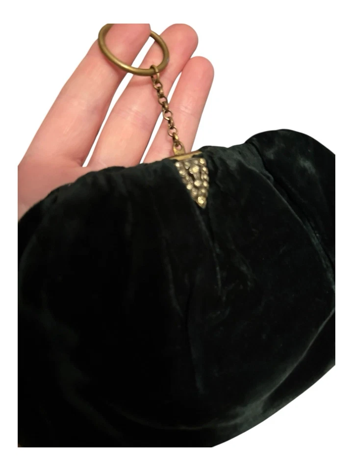 Antiga bolsa de mão Art Deco vintage verde veludo anel de strass bronze - Imagem 4 de 4
