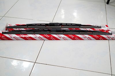 FRONT WIPER BLADE 85220-YZZC8 85220-YZZD GENUINE TOYOTA HILUX