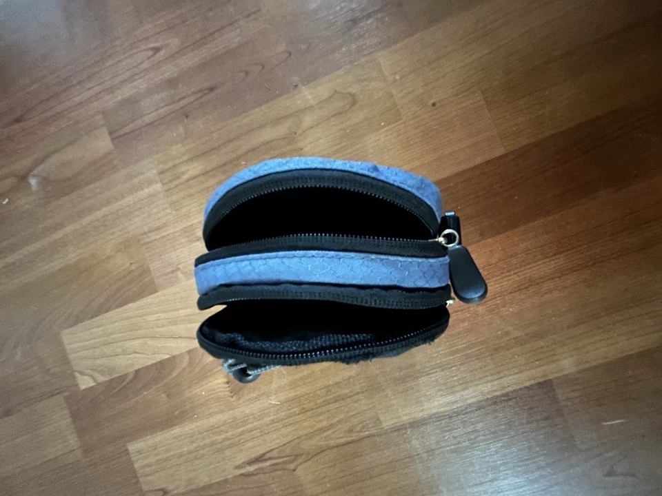 Samsonite Mesh Small Camera Case with Strap Closure - Image 4 of 4