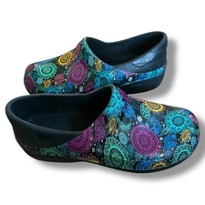 Crocs Neria Pro II Work Clogs Women's 10M Slip Resistant Shoes Colorful Paisley
