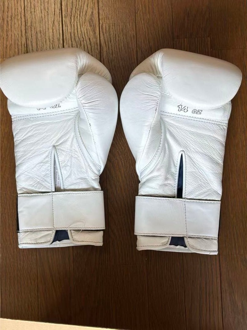Winning MS-500B Boxing Gloves 14oz White Professional Tape Type