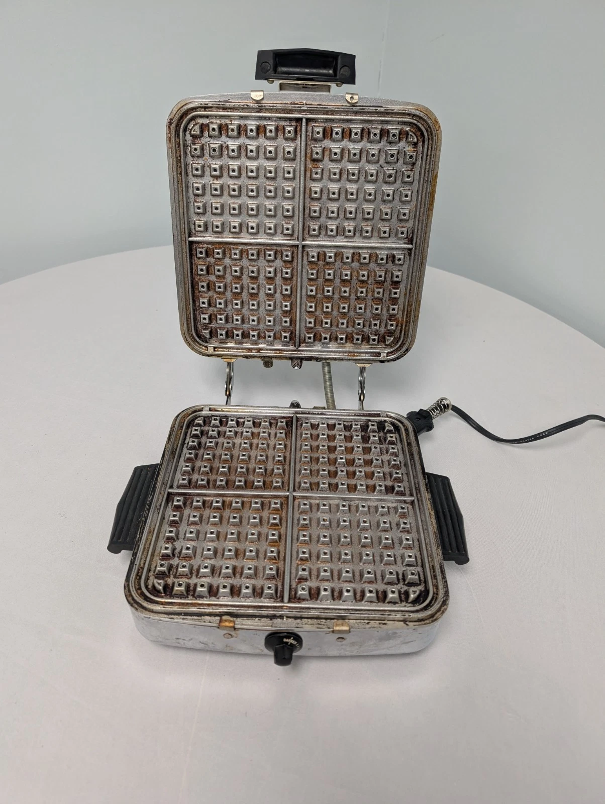 Vintage Dominion Chrome Electric Waffle Iron Chrome Model 1225-C USA Works