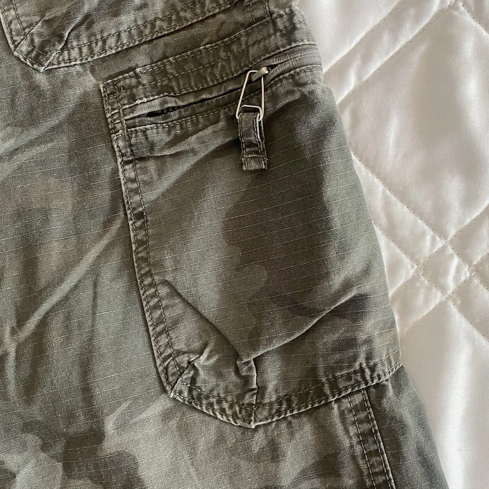 Pantalones de patinador Y2K Wrangler camuflados de pierna ancha jóvenes niñas 16 holgados punk grunge Foto 3 de 4