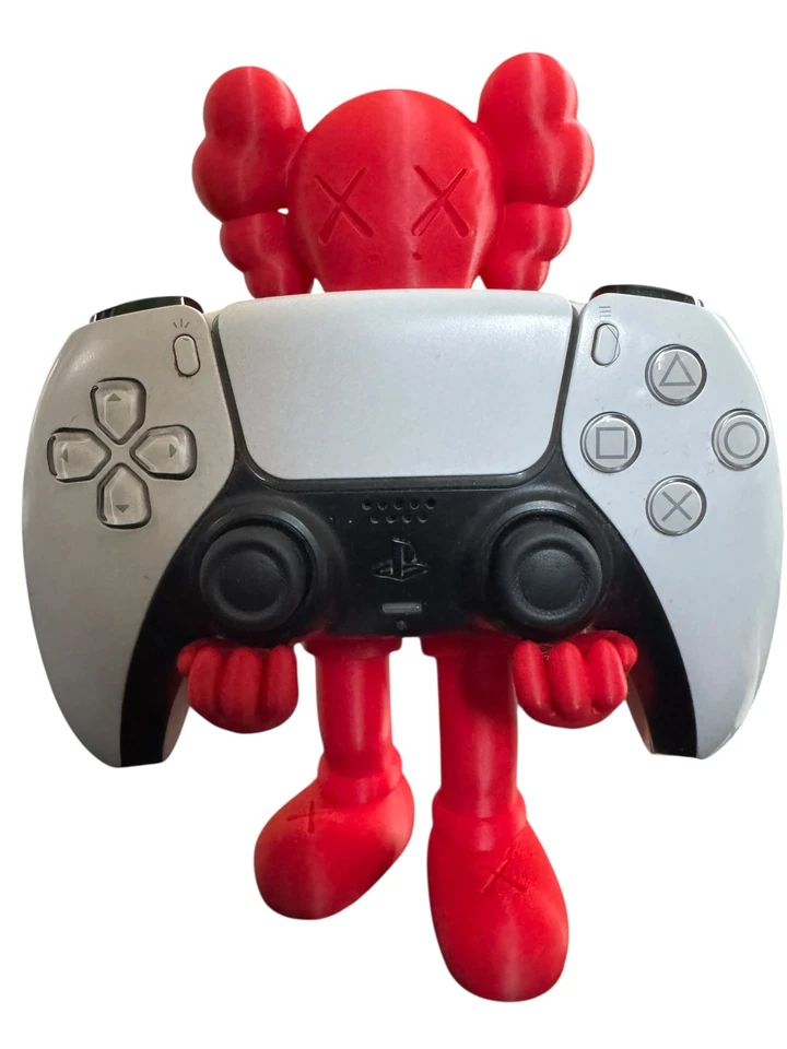 Soportes para mando Playstation 5 inspirados en Kaws Foto 4 de 4