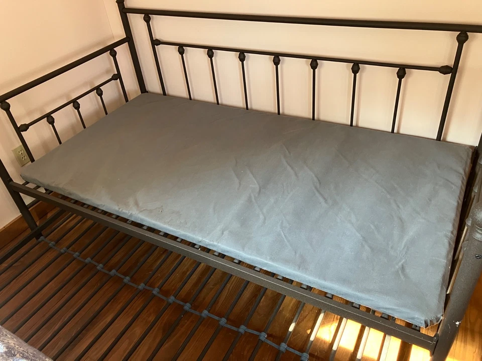 Dorel Home Manila sofá cama doble de metal con nido en bronce Foto 4 de 4