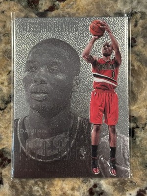 2012-13 Panini Intrigue - Intriguing Players Damian Lillard #139 Silver (RC)