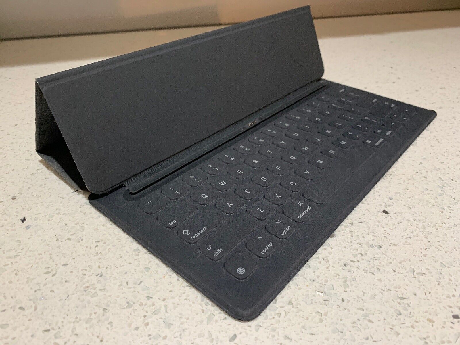 Teclado Apple MNKT2E/A - Para iPad Pro 12.9 - Español - Gris