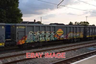 FOTO MWA-B DREHGESTELL OFFENER KASTENWAGEN NR.81 70 5891 509-8 VON CARGOLINER IN GENESEE