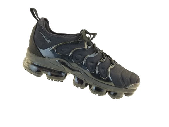 black vapormax plus size 4