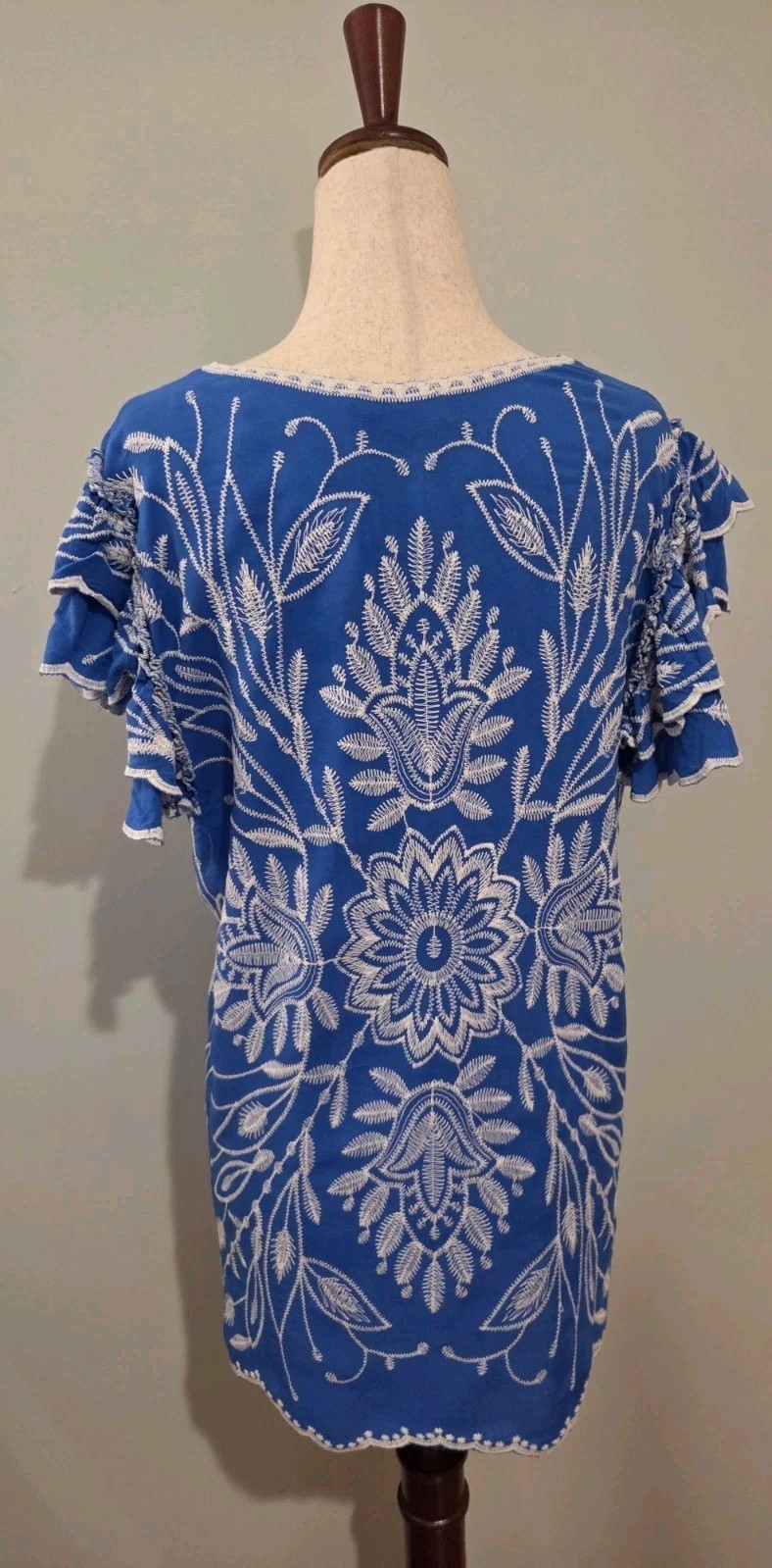 Solitaire Medium Blue White Eyelet Embroidered Ru… - image 4