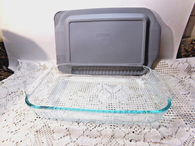 PYREX  3 QT. RIBBED GLASS BAKING DISH CASSEROLE 233S-9X13 GRAY PLASTIC LID 233PC