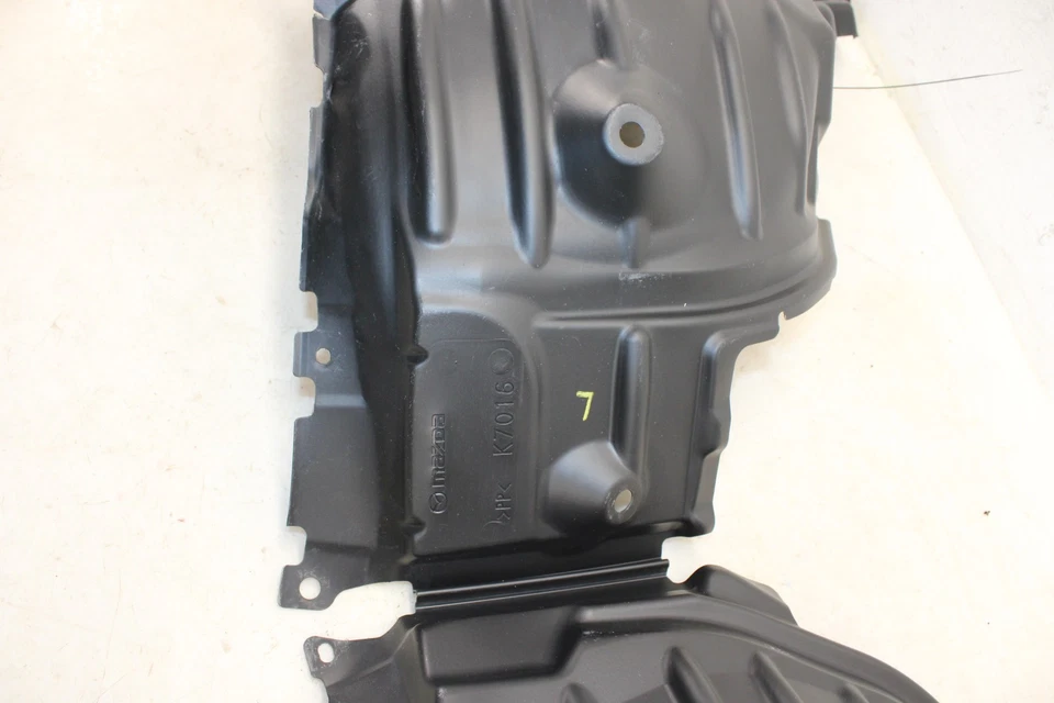 Guardabarros interior delantero izquierdo Mazda MX-5 Miata 2016-2025 OEM MV40 Foto 4 de 4