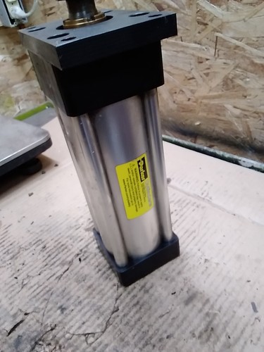 Parker 03.25 J2MLU16 250 PSI Pneumatic Cylinder - Picture 8 of 9