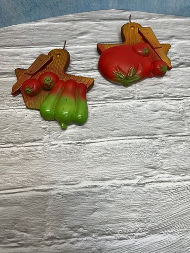 De Colección Kitschy 2 Tiza Tomates Colgantes Arte de Pared Placas 1977 Art Miller Studio - Imagen 4 de 5