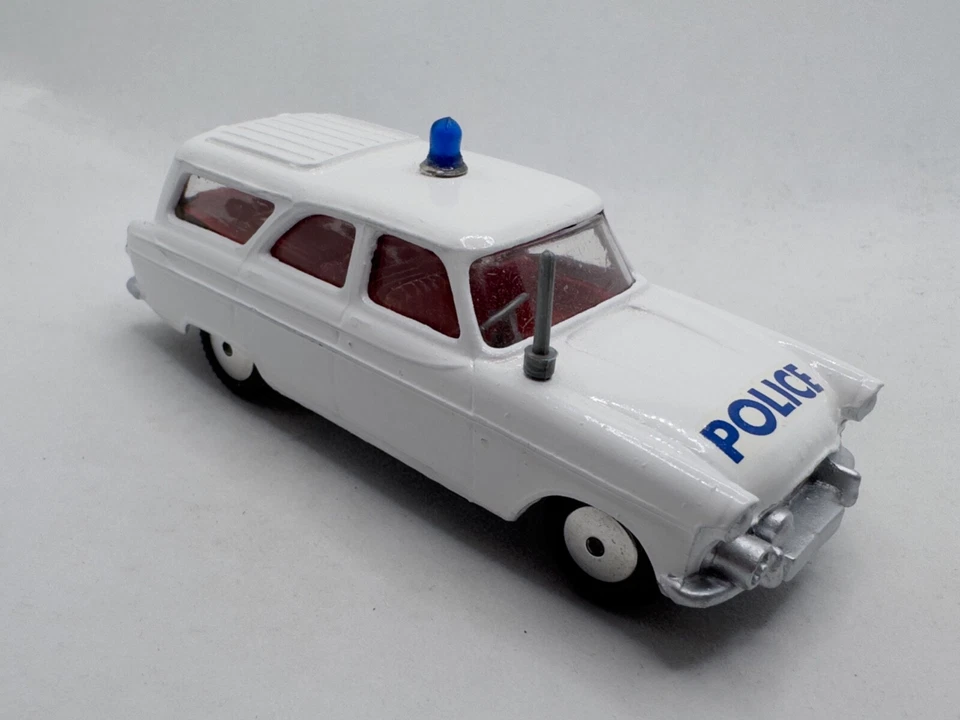 ЛИТАЯ МОДЕЛЬ ПОЛИЦЕЙСКОГО ПАТРУЛЬНОГО АВТОМОБИЛЯ FORD ZEPHYR # 419 CORGITOYS 1960 - Изображение 4 из 4
