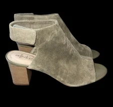 Collection By Clarks High Heel Shoes Sandals Women’s 10M Slingback Olive Suede