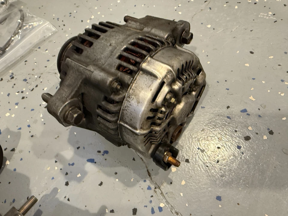 Alternador Honda S2000 AP2 2004-2005 usado OEM 68.000 millas Foto 2 de 3