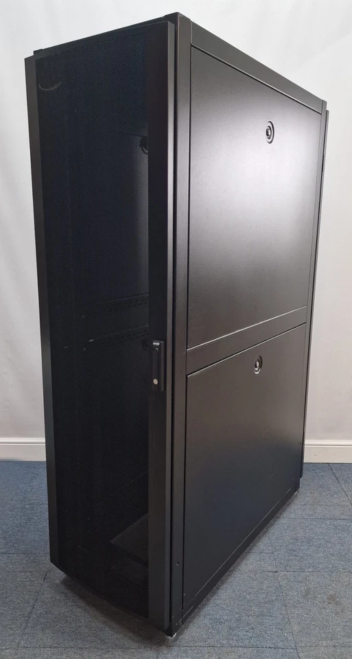 Emcore 19" 600mm x 1200mm Networking Server Rack Cabinet 42U Black With Sides - Image 4 of 4