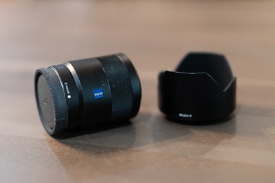 Sony Zeiss Sonnar T* FE 55mm F1.8 ZA Lens | Good | + Lens Hood & Lens Caps