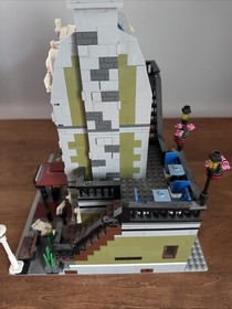 LEGO Creator Expert Parisian Restaurant 10243 Modular Buildings Set Minifigures