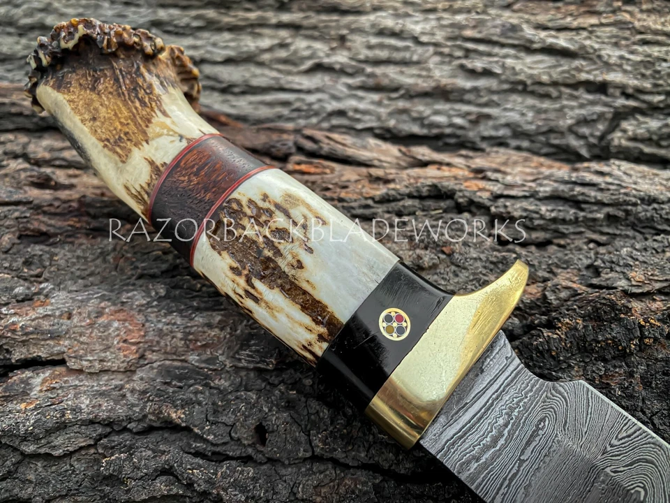 Дамасский нож ручной работы Guthook Skinner с ручкой из рогов и кожаными ножнами - Изображение 3 из 4